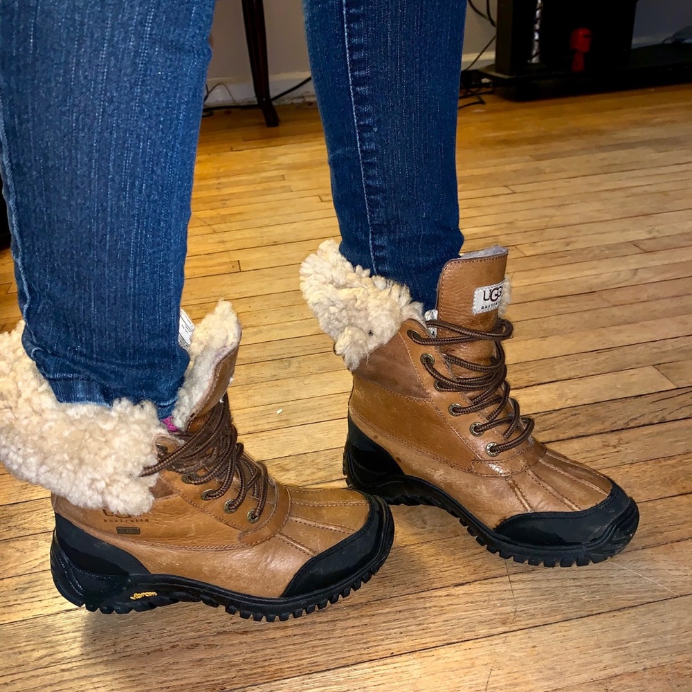 USED UGG BROWN/TAN WATERPROOF LEATHER BOOTS